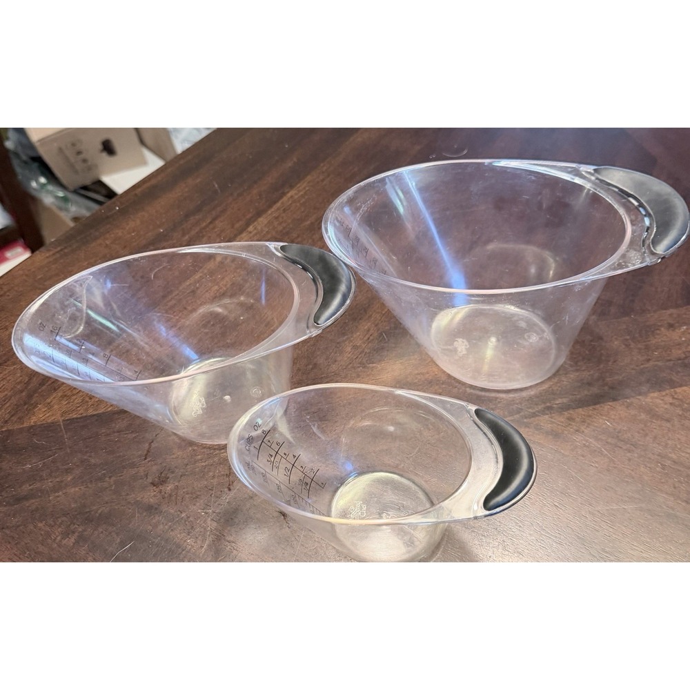 Pampered Chef Easy Read Measuring Cups Nesting set of 3 1,2,4 cup black handle